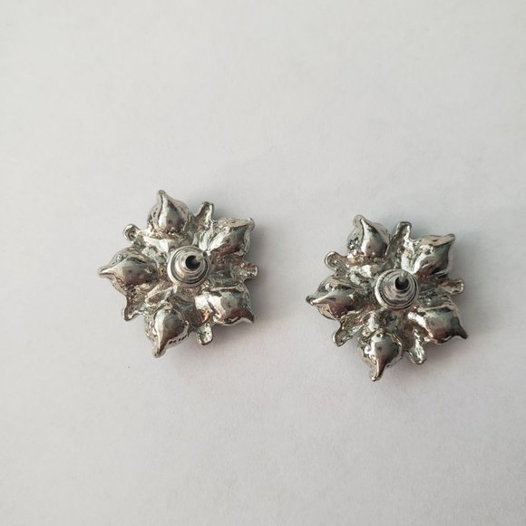 Unique VTG Flower Shaped Green Crystal Earrings - Picture 3 of 5